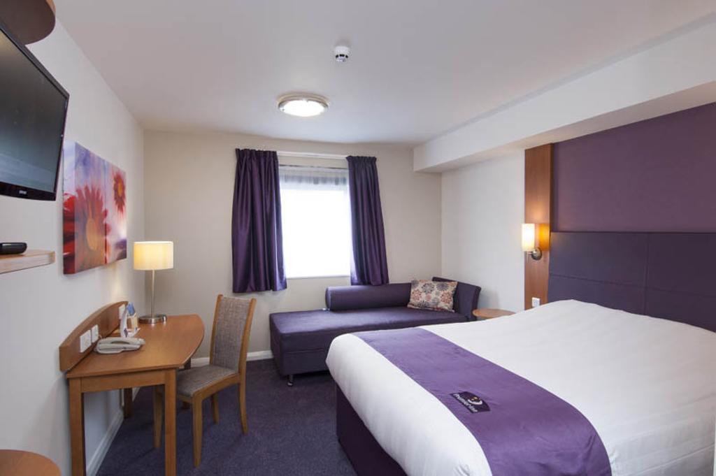 Premier Inn Tonbridge Exterior photo
