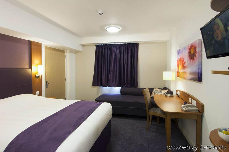 Premier Inn Tonbridge Exterior photo
