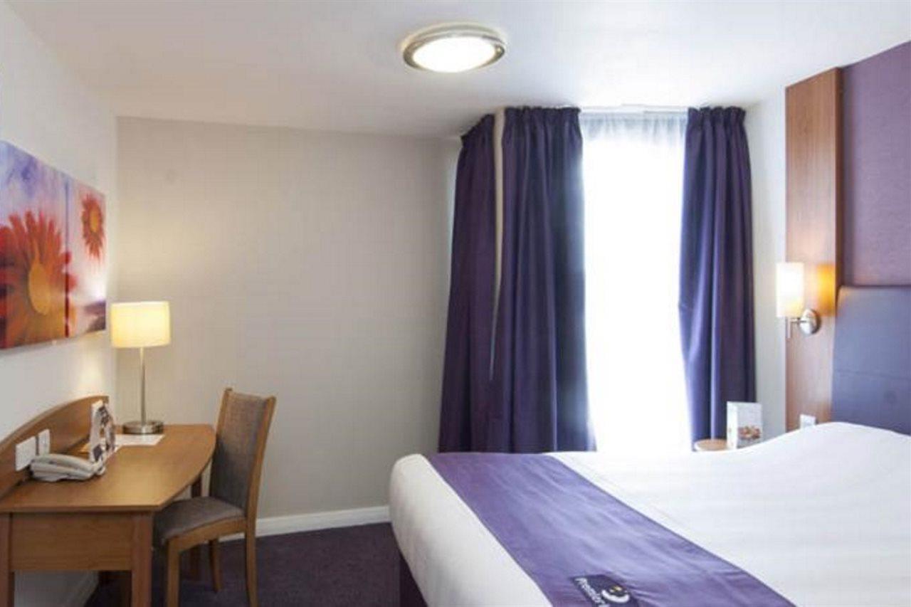 Premier Inn Tonbridge Exterior photo